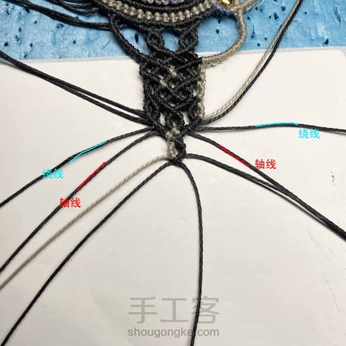 双色交叉网包 蓝纹玛瑙蜡线编绳项链完整教程 第34步
