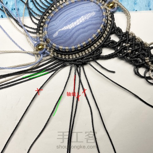 双色交叉网包 蓝纹玛瑙蜡线编绳项链完整教程 第44步