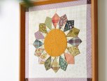 顾名思义，葵之星为向日葵之心，在传统图谱上加以创作，形成别具一格的立体图谱。为了节约配色和裁布的时间，我直接使用的的激光裁切好的材料包。