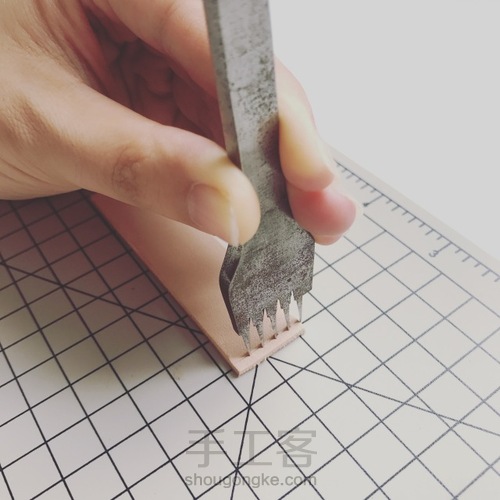物致WUZHI手工皮具教程 | 一个单肩包的诞生 第9步
