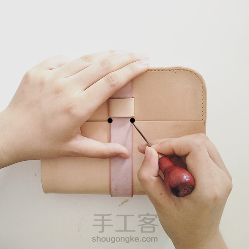 物致WUZHI手工皮具教程 | 一个单肩包的诞生 第59步