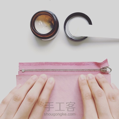 物致WUZHI手工皮具教程 | 做一只有魔法的拉链手包 第10步