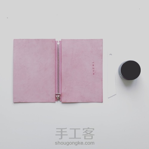 物致WUZHI手工皮具教程 | 做一只有魔法的拉链手包 第11步