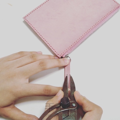 物致WUZHI手工皮具教程 | 做一只有魔法的拉链手包 第38步