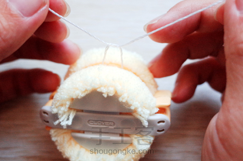 毛线蓬蓬球之小黄鸭 第7步