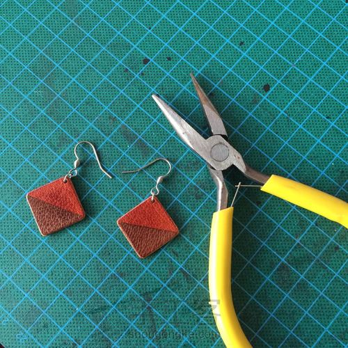 [原创]极简植鞣革耳环 第12步