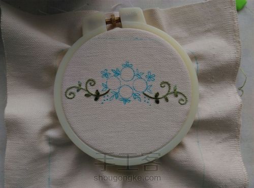 玫瑰刺绣口金卡包 第2步