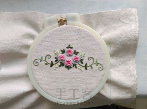 玫瑰刺绣口金卡包 第5步