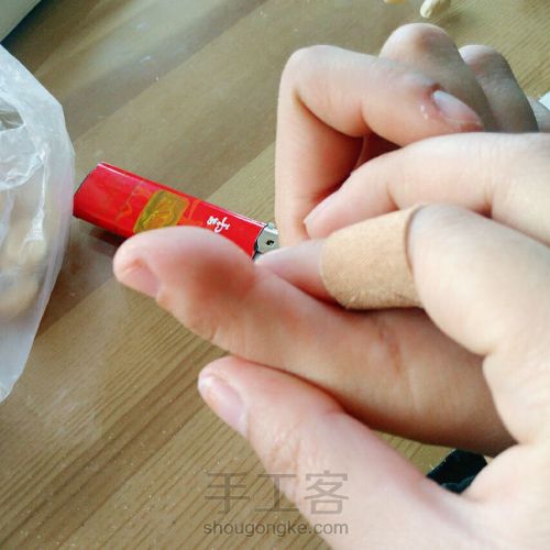 一次性筷子手工制作尤克里里工艺品 第3步
