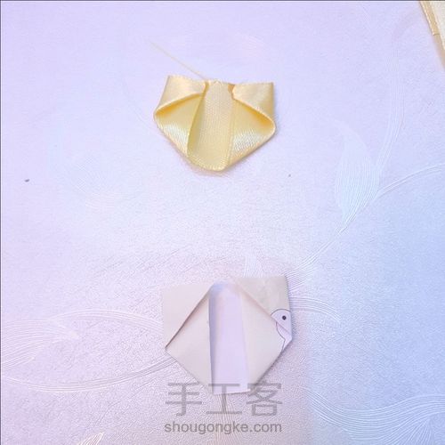 丝带玫瑰挂饰 第5步