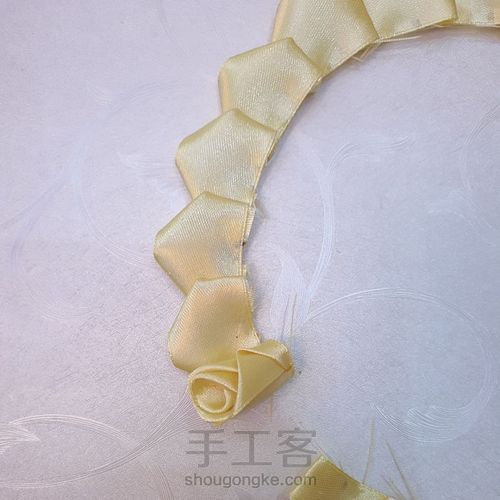 丝带玫瑰挂饰 第9步