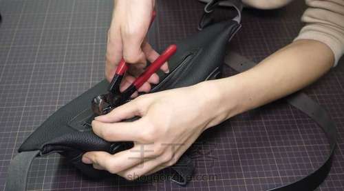 夏日必备——潮流休闲胸包 第159步