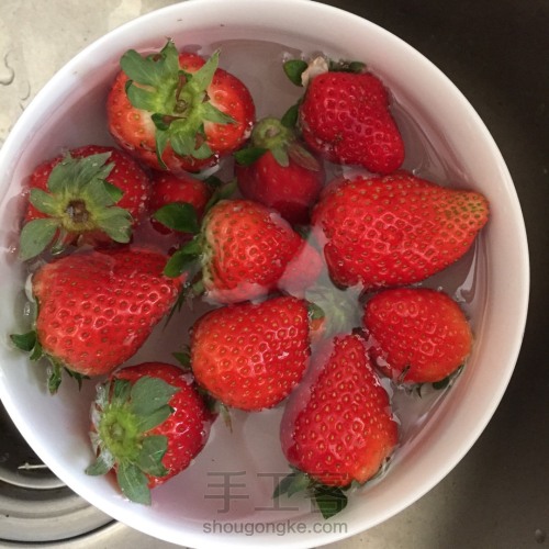 酸甜de草莓🍓酱 第1步