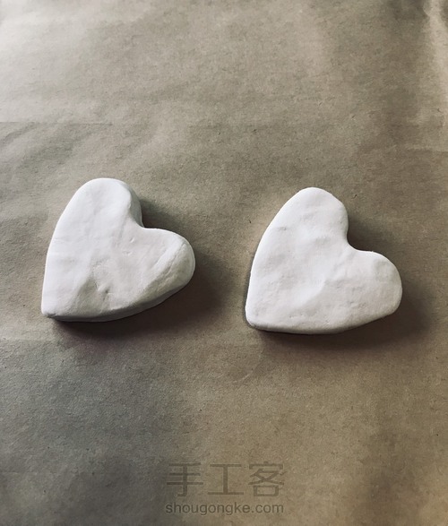 粉色爱心草莓耳环 第2步