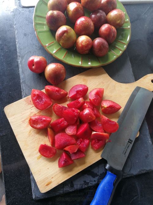 好吃到飞～自制红心李子酱 第2步