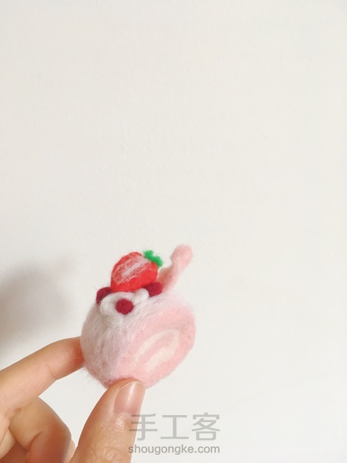 【羊毛毡教程】草莓奶油瑞士卷 第10步