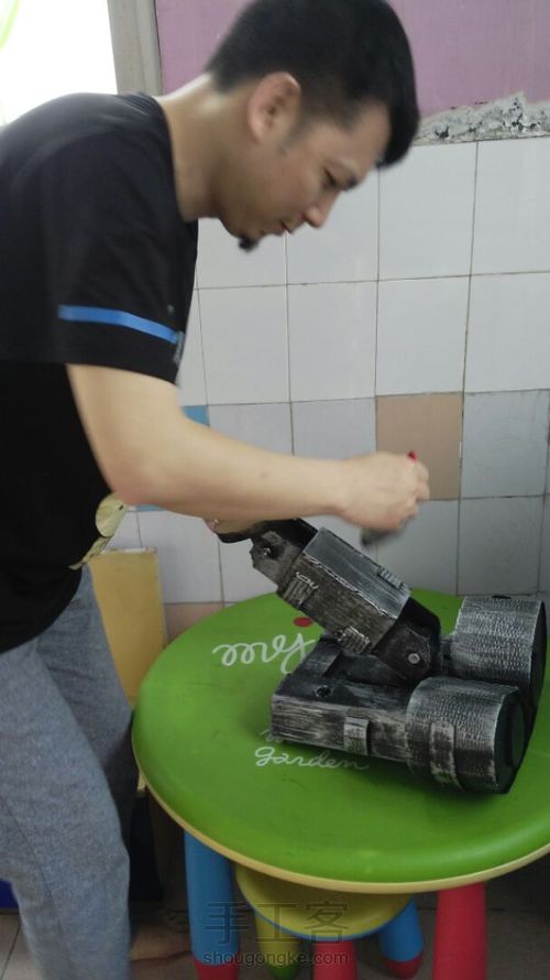 DIY废纸箱机器人瓦力 第26步