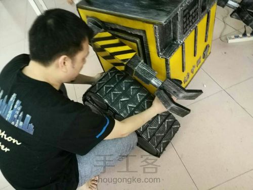 DIY废纸箱机器人瓦力 第28步