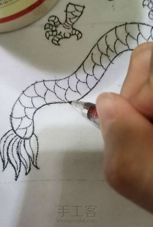 临摹易拉罐龙 第1步