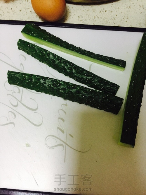 培根黄瓜卷+蔬菜沙拉鸡蛋三明治 第2步