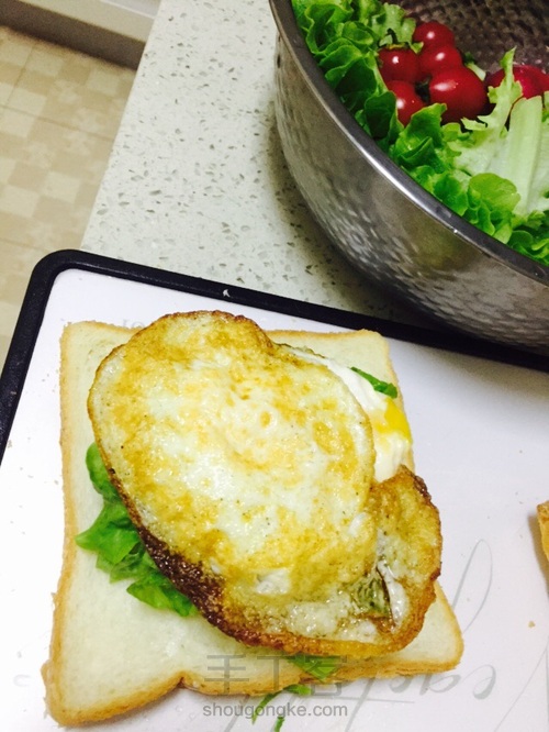 培根黄瓜卷+蔬菜沙拉鸡蛋三明治 第7步