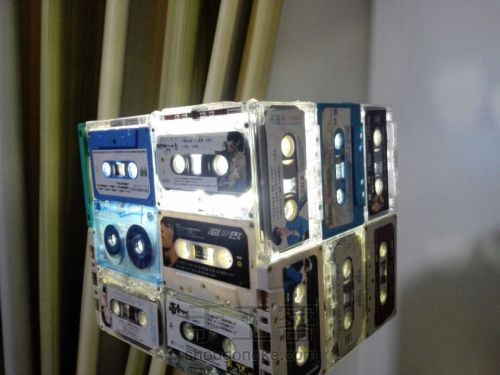 永不停息的磁带：一堆磁带和一个灯 第1步