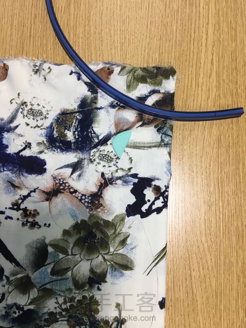 中老年棉绸卷袖连衣裙 第3步