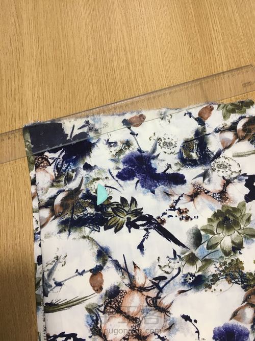 中老年棉绸卷袖连衣裙 第4步