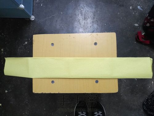 对手残党非常友好的超简易手揉纸玫瑰！ 第1步