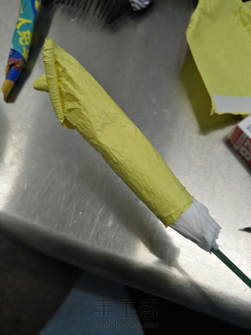 对手残党非常友好的超简易手揉纸玫瑰! 第10步