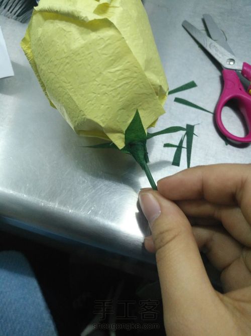 对手残党非常友好的超简易手揉纸玫瑰！ 第19步