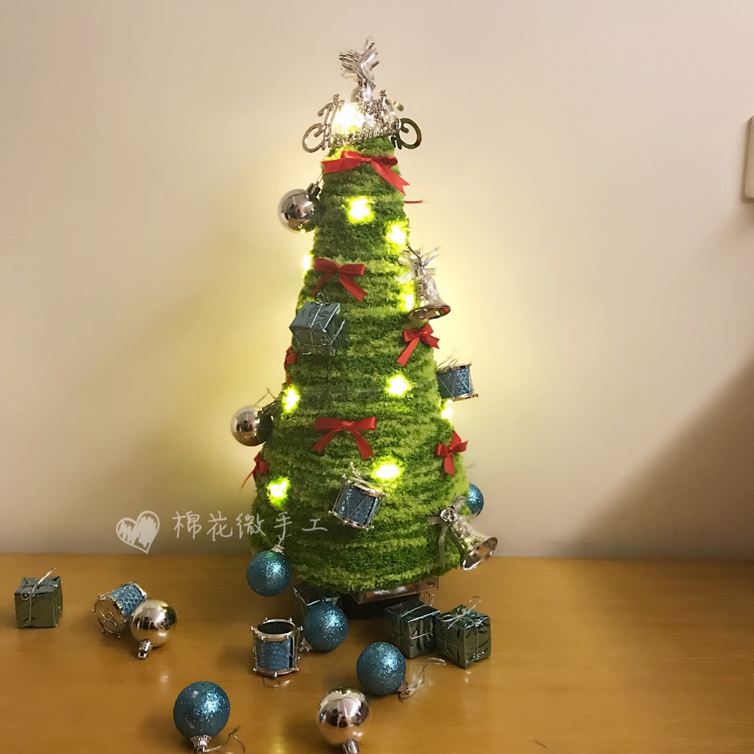 圣诞节的童话很多，在圣诞来临之际，和孩子一起动手做一棵圣诞树吧，记得要讲圣诞节的故事哦！