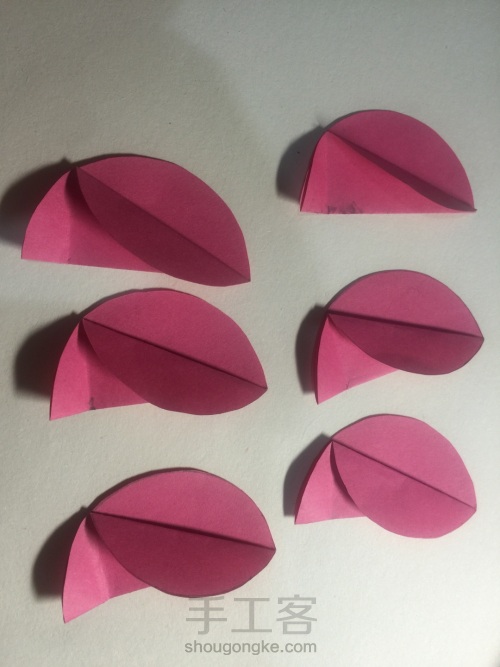 （纸花系列五十九）一款六瓣纸花的折法 第7步