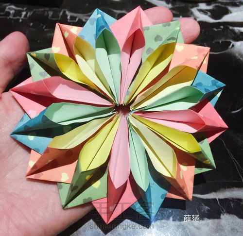 (纸花系列六十七）一款纸花折法 第16步