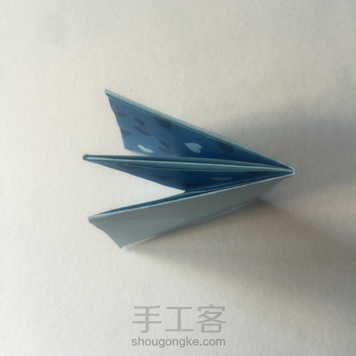 （纸花系列七十一）一款花苞纸花折法 第7步