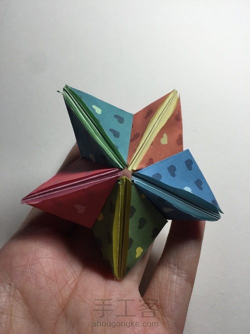 （纸花系列七十一）一款花苞纸花折法 第15步