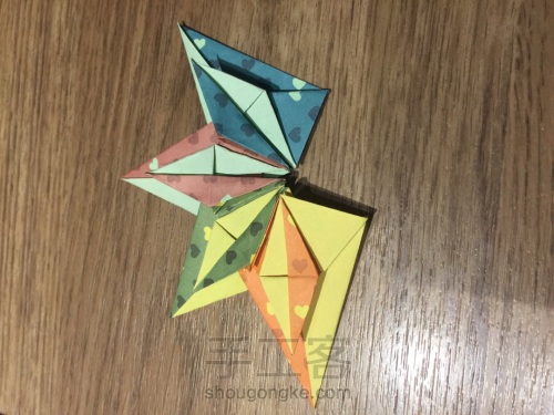 （纸花系列八十四）一款组合纸花折法 第16步