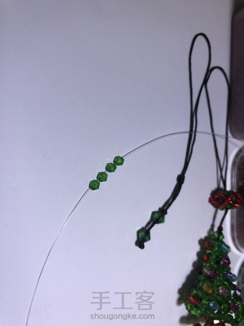 串珠圣诞树挂饰（1） 第2步