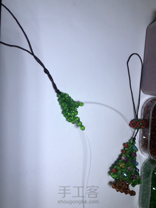 串珠圣诞树挂饰（1） 第9步