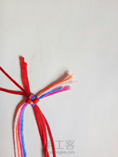 红彩股绳手链 第2步