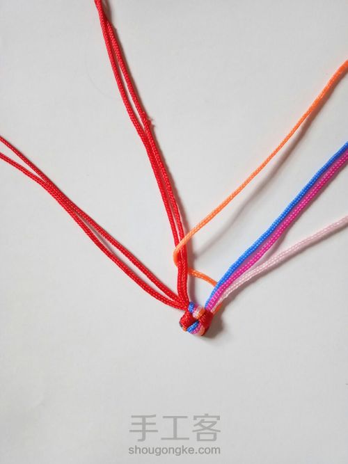 红彩股绳手链 第4步