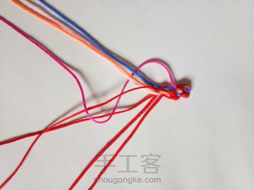 红彩股绳手链 第8步