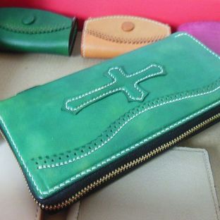 绿色拉链钱包