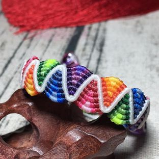 很彩虹的一款手绳