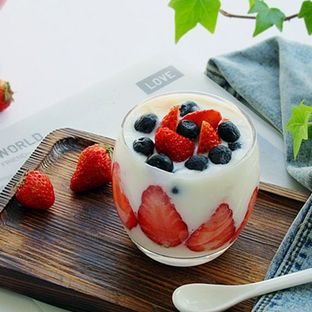 草莓酸奶饮女性的朋友