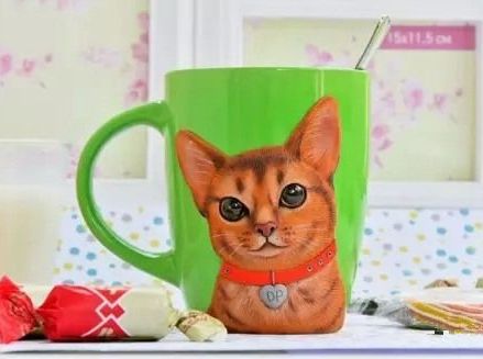 生动逼真的猫咪杯。