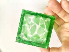 翠绿的玻璃盒