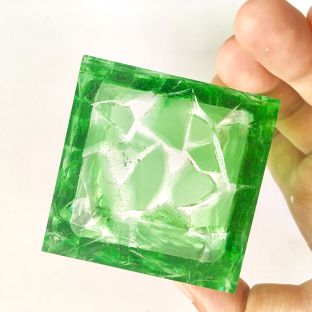 翠绿的玻璃盒