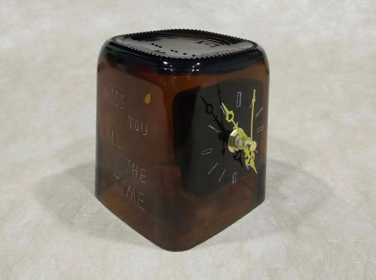 酱油瓶子也能改造成钟表，看看小毅哥的脑洞有多大
本作品为 “大咖小作” 十佳作品， 视频区有MTV 流程视频， 欢迎前往 