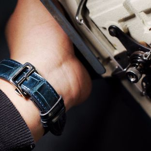 干练风格的鳄鱼皮表带